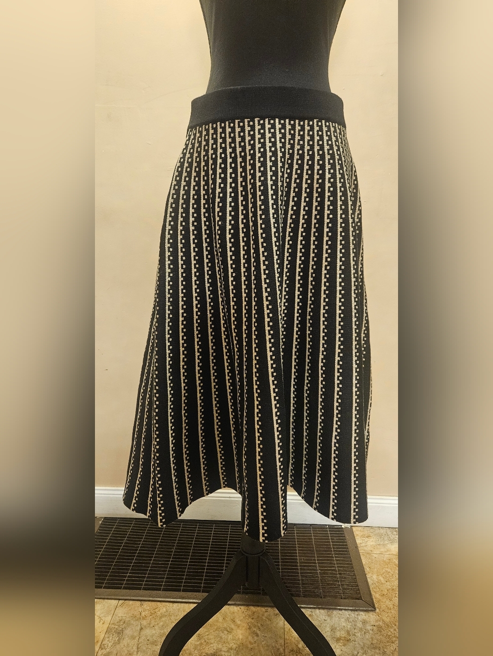 Lark & Gray Black and Gold Knit Skirt